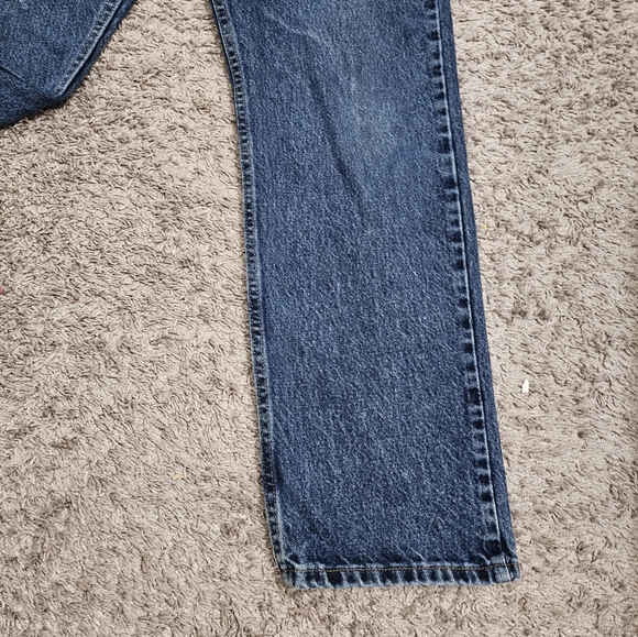 Wrangler Men’s 34x32 Blue Jeans Classic Fit Straight Leg Distressed 100% Cotton - Picture 2 of 10